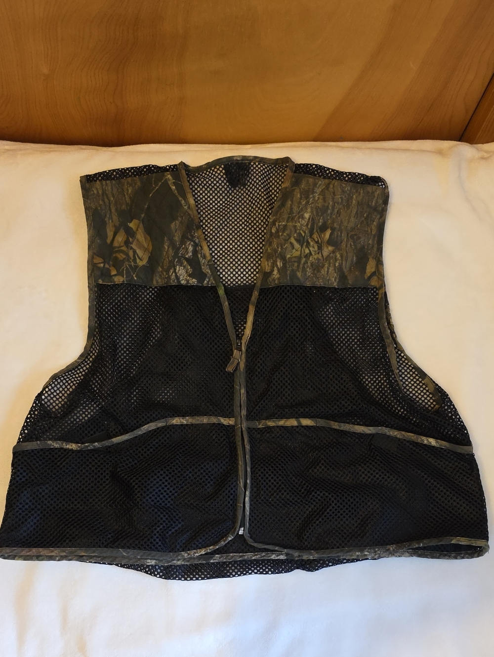 Quail Unlimited Black Mesh Hunting Vest with Camouflage Shoulder Pads